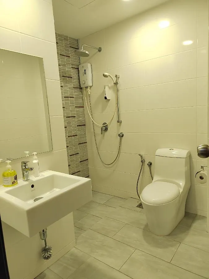 Gurney Duplex / 2Bedrooms / 8Pax George Town Apartment