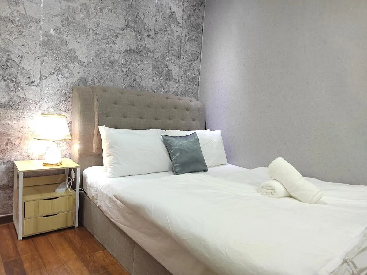 Gurney Duplex / 2Bedrooms / 8Pax George Town Apartment