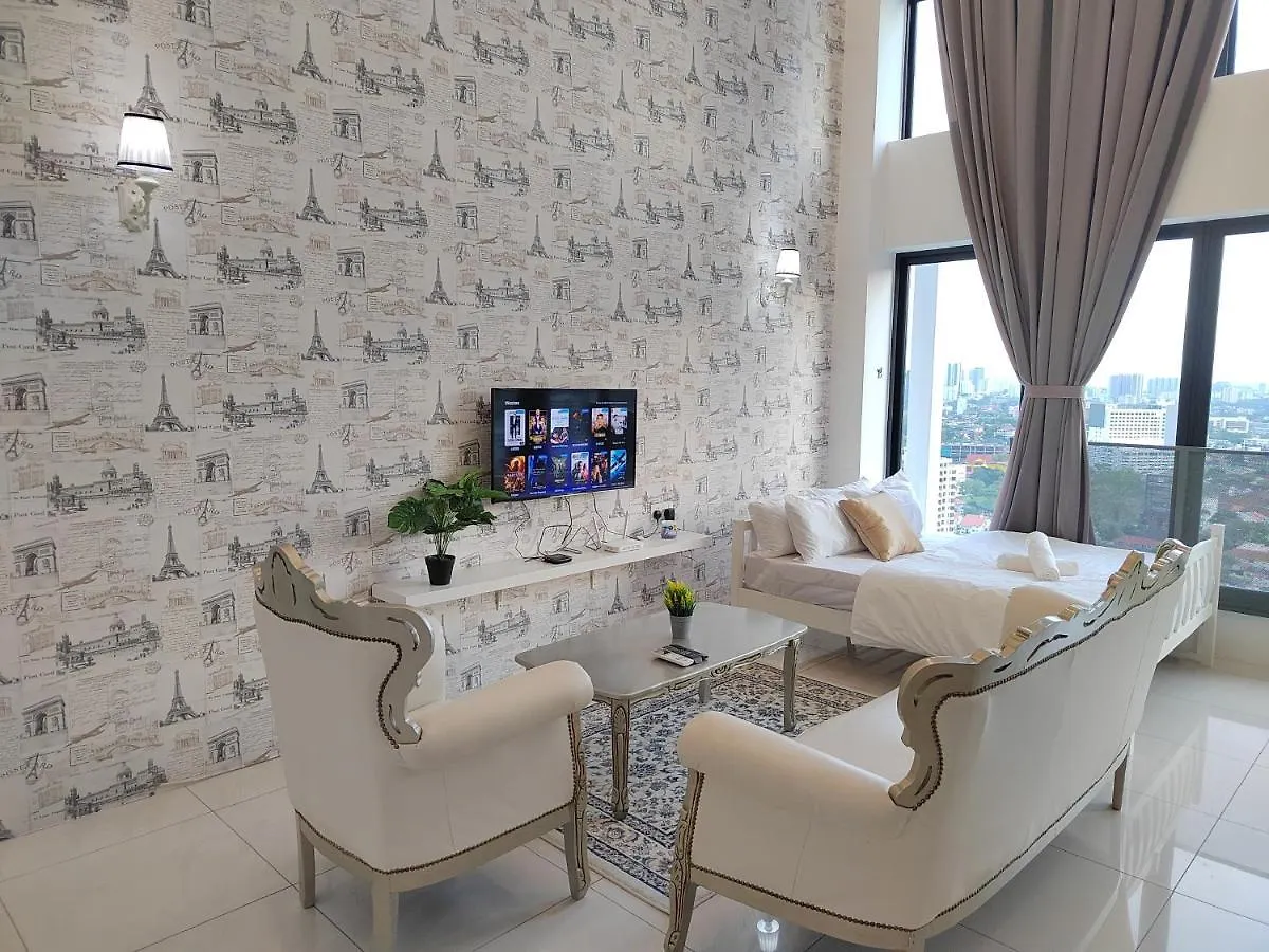 Gurney Duplex / 2Bedrooms / 8Pax George Town Apartment